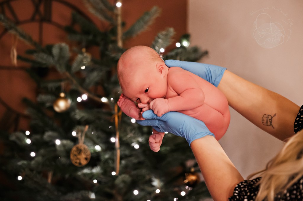 Geboren in bad, onder de&nbsp;kerstboom